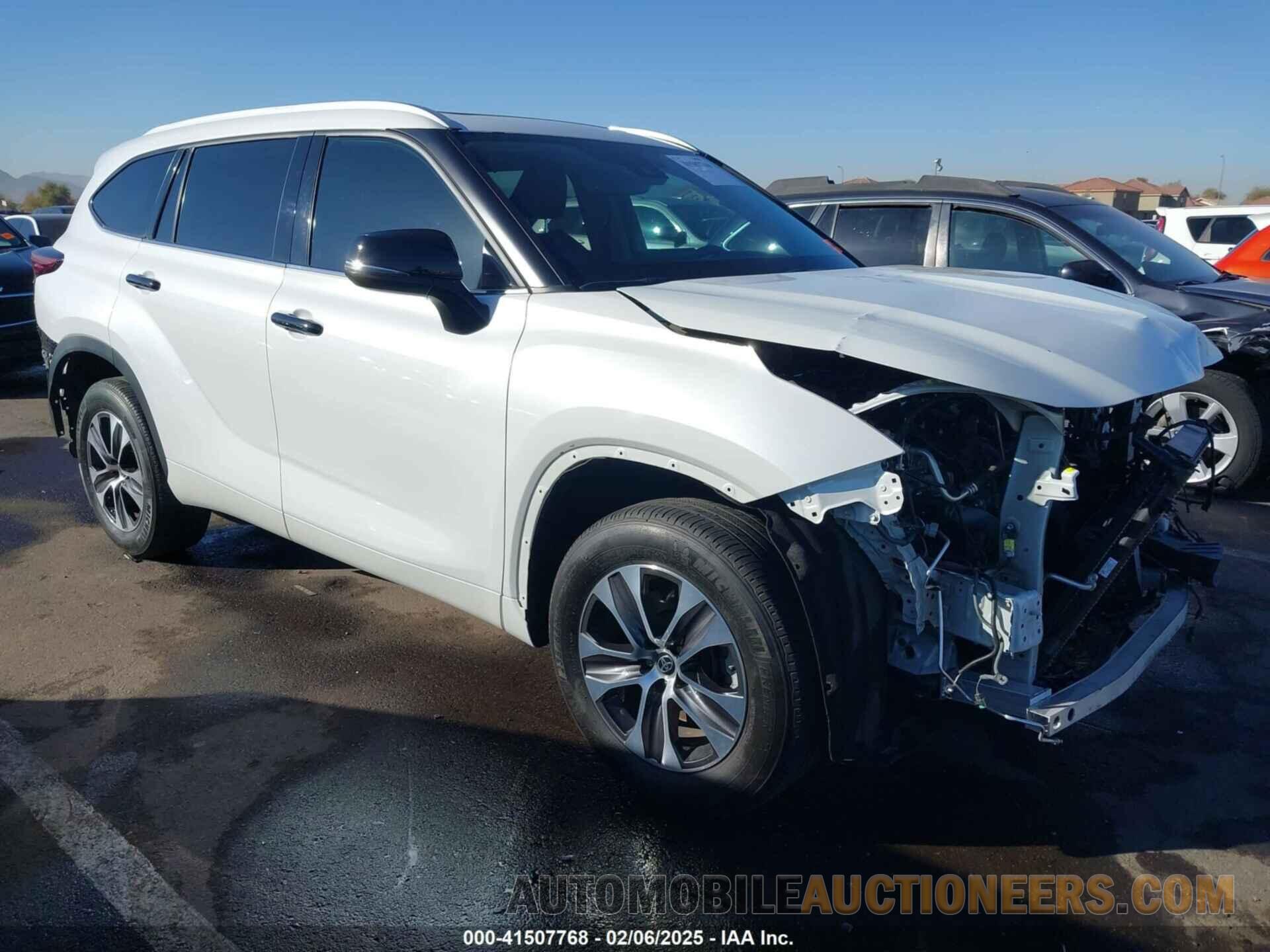 5TDHZRAHXNS124590 TOYOTA HIGHLANDER 2022