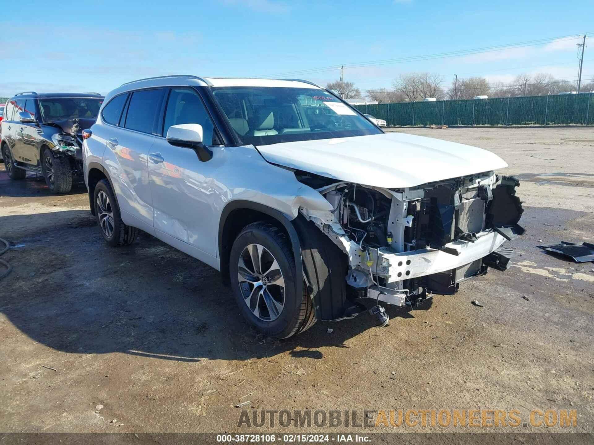 5TDHZRBH0NS233879 TOYOTA HIGHLANDER 2022