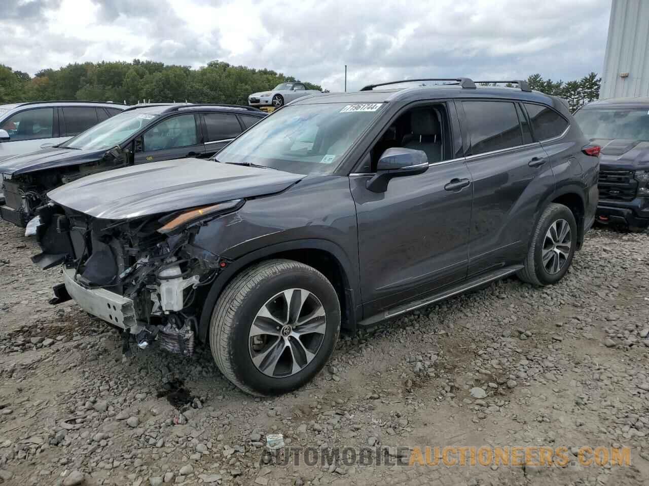 5TDHZRBH4NS217040 TOYOTA HIGHLANDER 2022