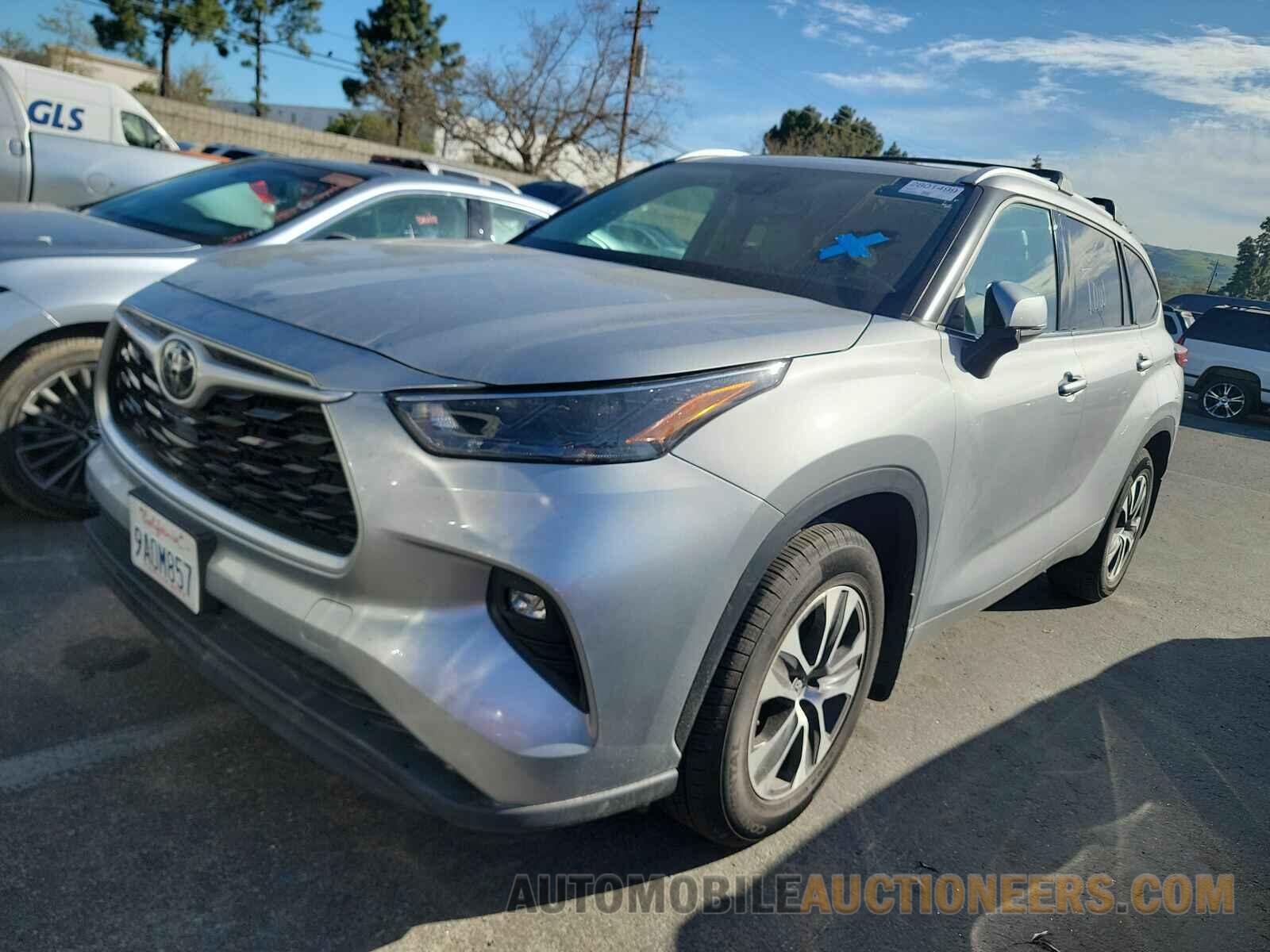 5TDHZRBH5NS201218 Toyota Highlander 2022