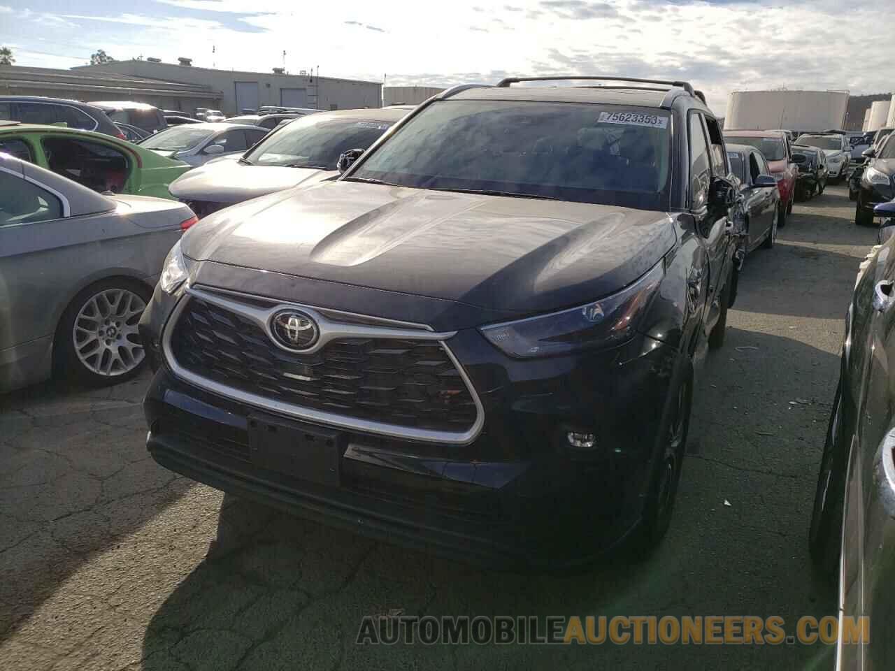 5TDHZRBH7NS593490 TOYOTA HIGHLANDER 2022