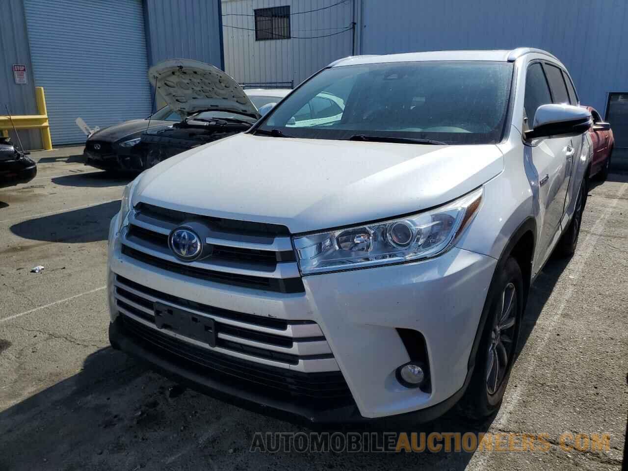 5TDJGRFH6KS065582 TOYOTA HIGHLANDER 2019