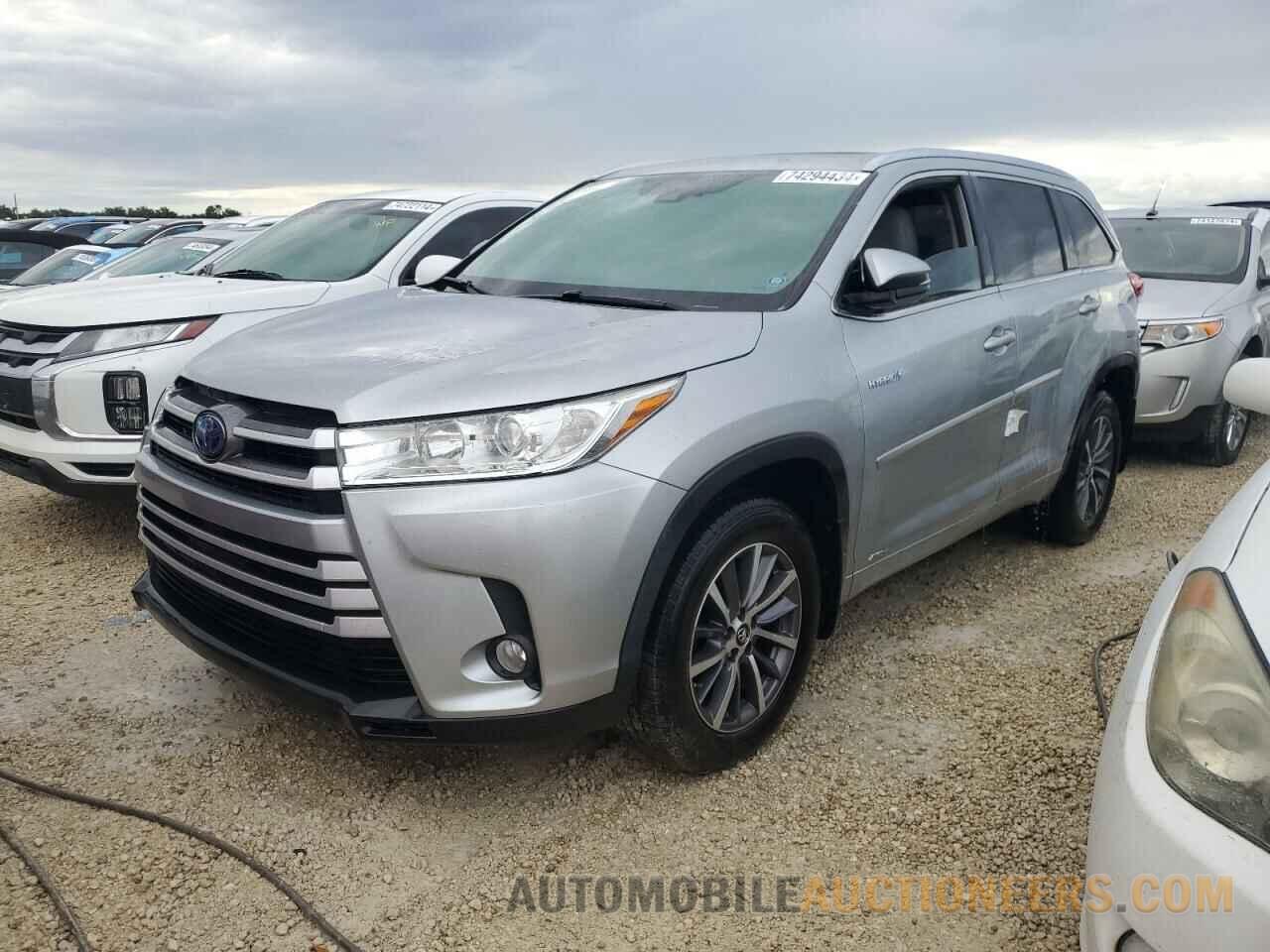 5TDJGRFH8JS040942 TOYOTA HIGHLANDER 2018