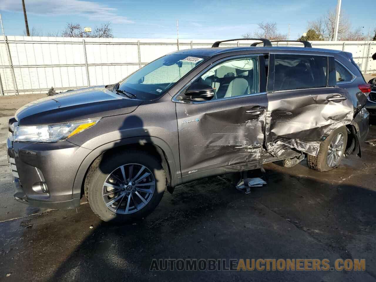 5TDJGRFHXKS075502 TOYOTA HIGHLANDER 2019