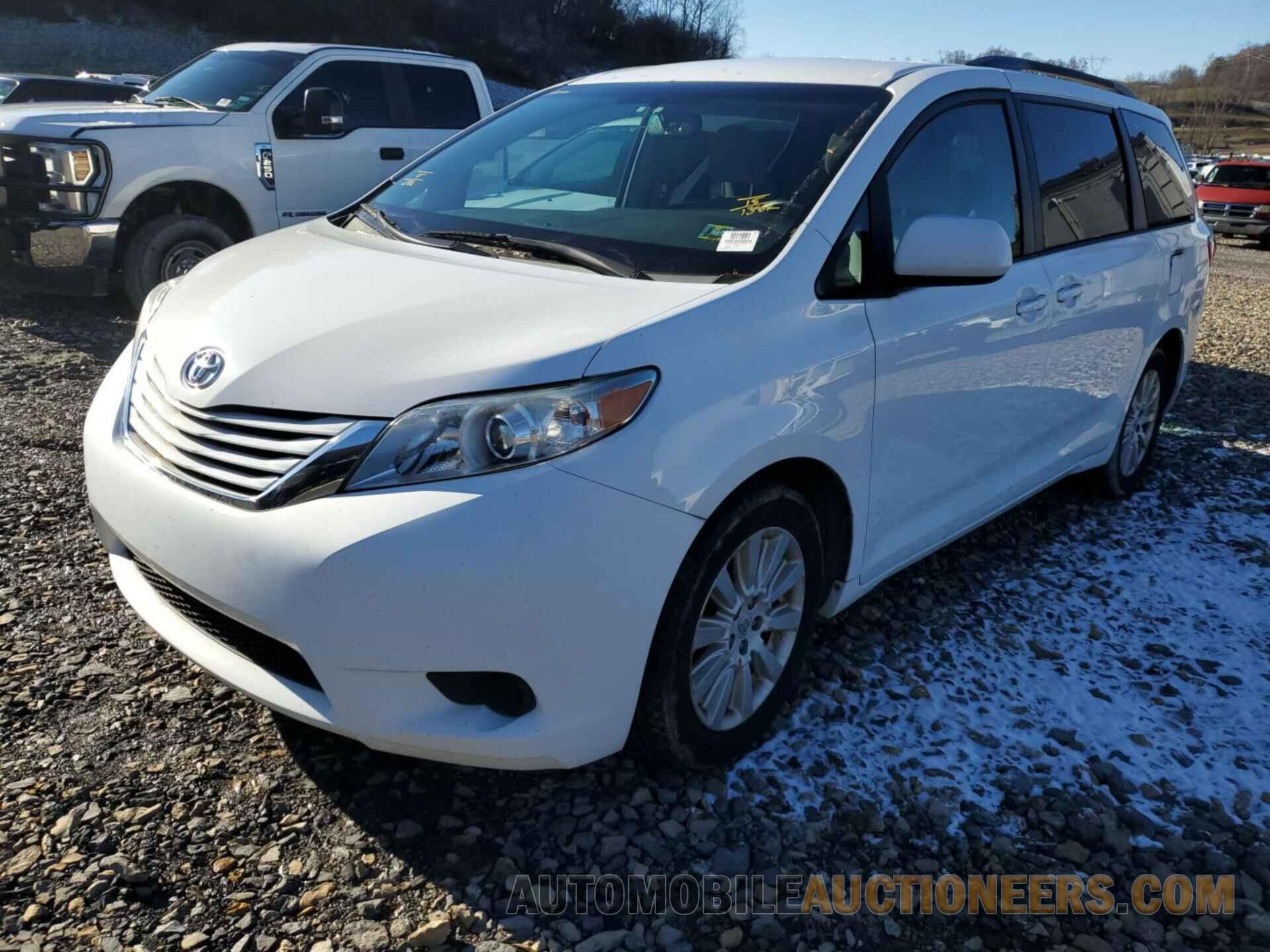 5TDJK3DC2FS107979 TOYOTA SIENNA 2015