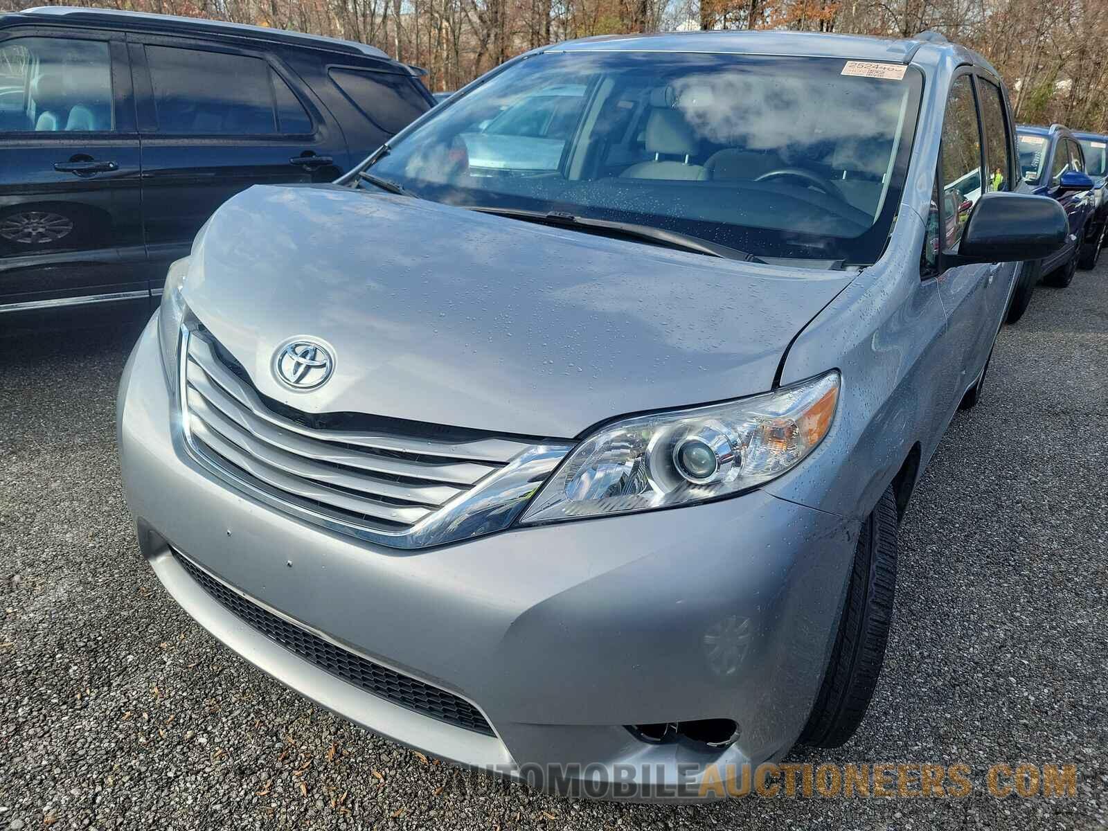 5TDJK3DC6FS112361 Toyota Sienna LE 2015