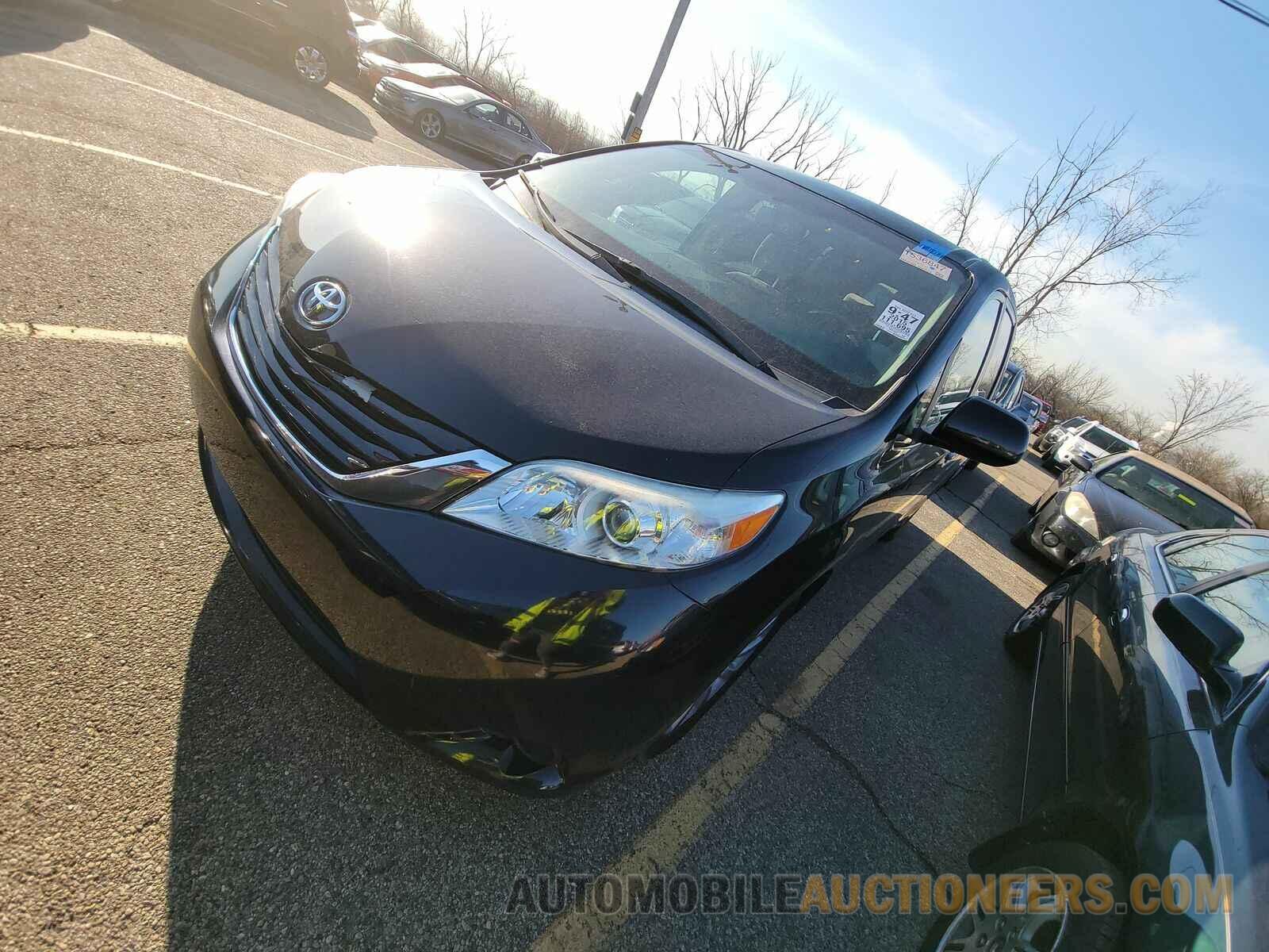 5TDJK3DC6FS123523 Toyota Sienna 2015