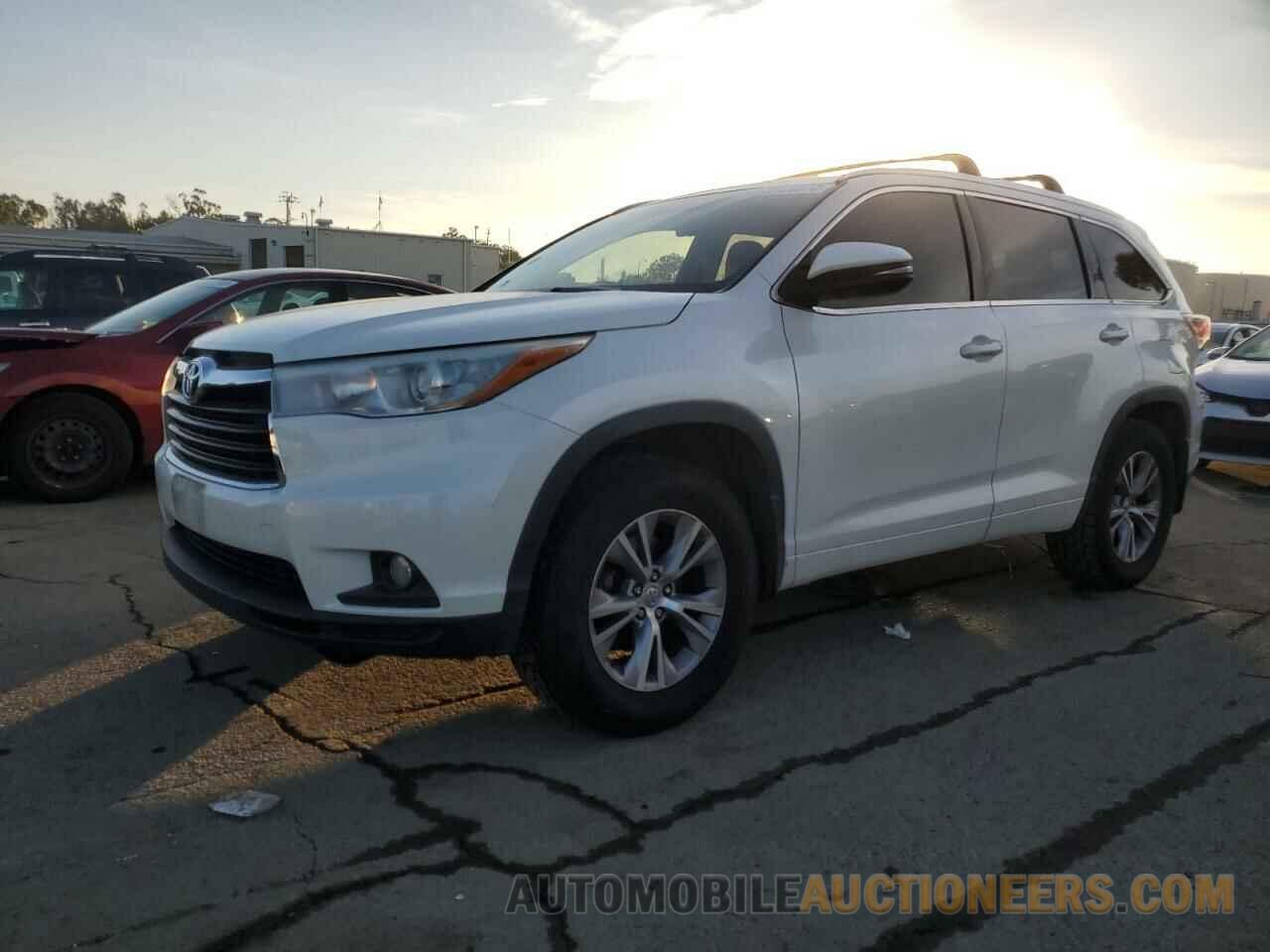 5TDJKRFH0FS089669 TOYOTA HIGHLANDER 2015