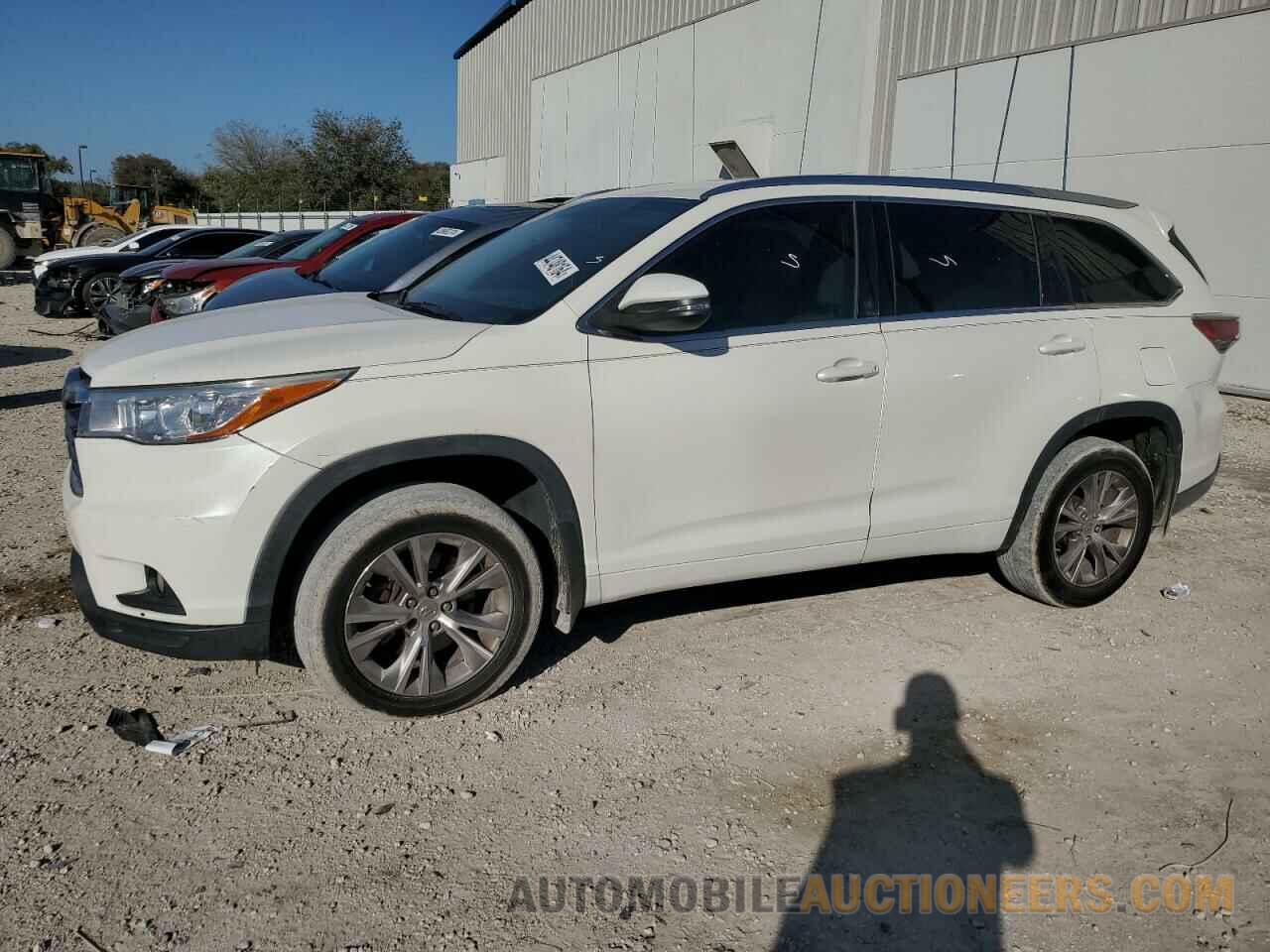 5TDJKRFH0FS130432 TOYOTA HIGHLANDER 2015