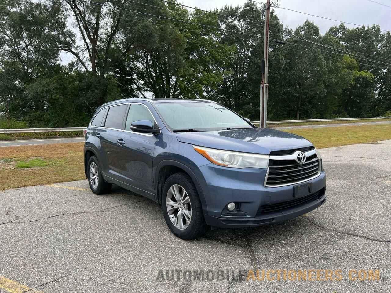 5TDJKRFH2FH2FS114 TOYOTA HIGHLANDER 2015