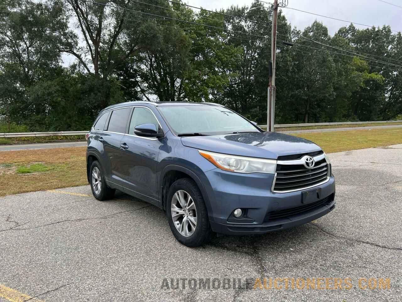 5TDJKRFH2FS114135 TOYOTA HIGHLANDER 2015