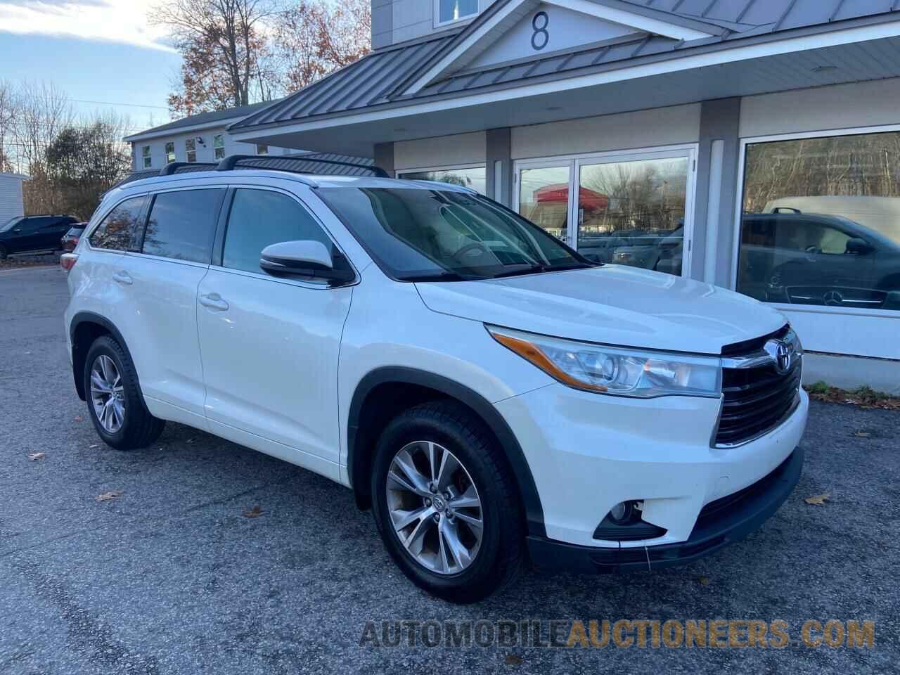 5TDJKRFH8FS113135 TOYOTA HIGHLANDER 2015