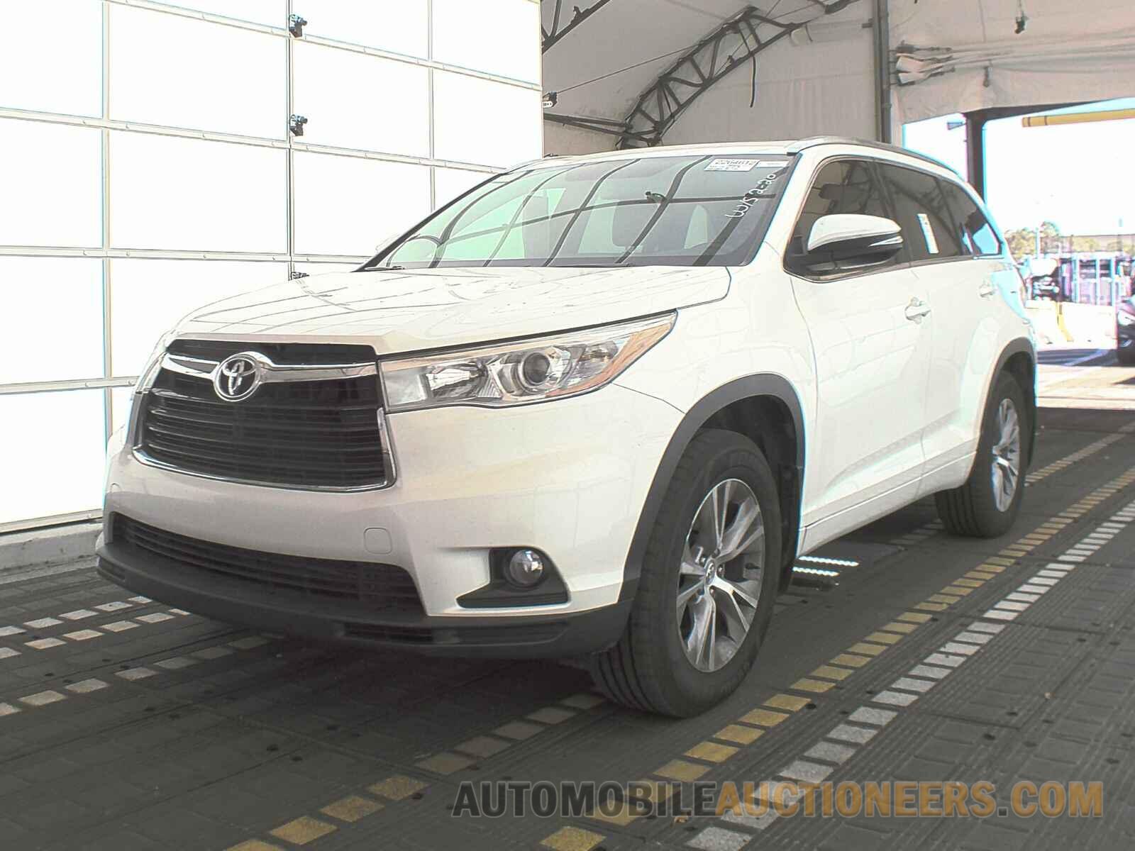 5TDJKRFHXFS077884 Toyota Highlander 2015