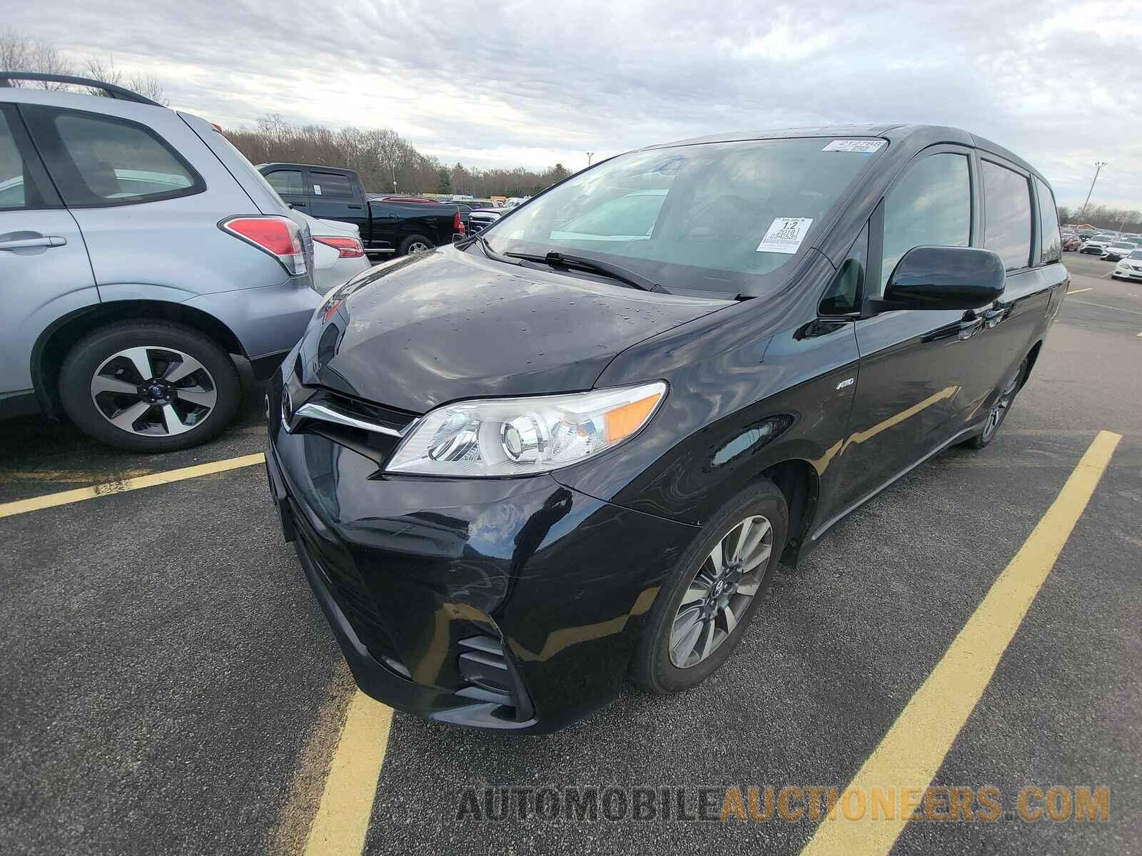 5TDJZ3DC4JS188519 Toyota Sienna LE 2018