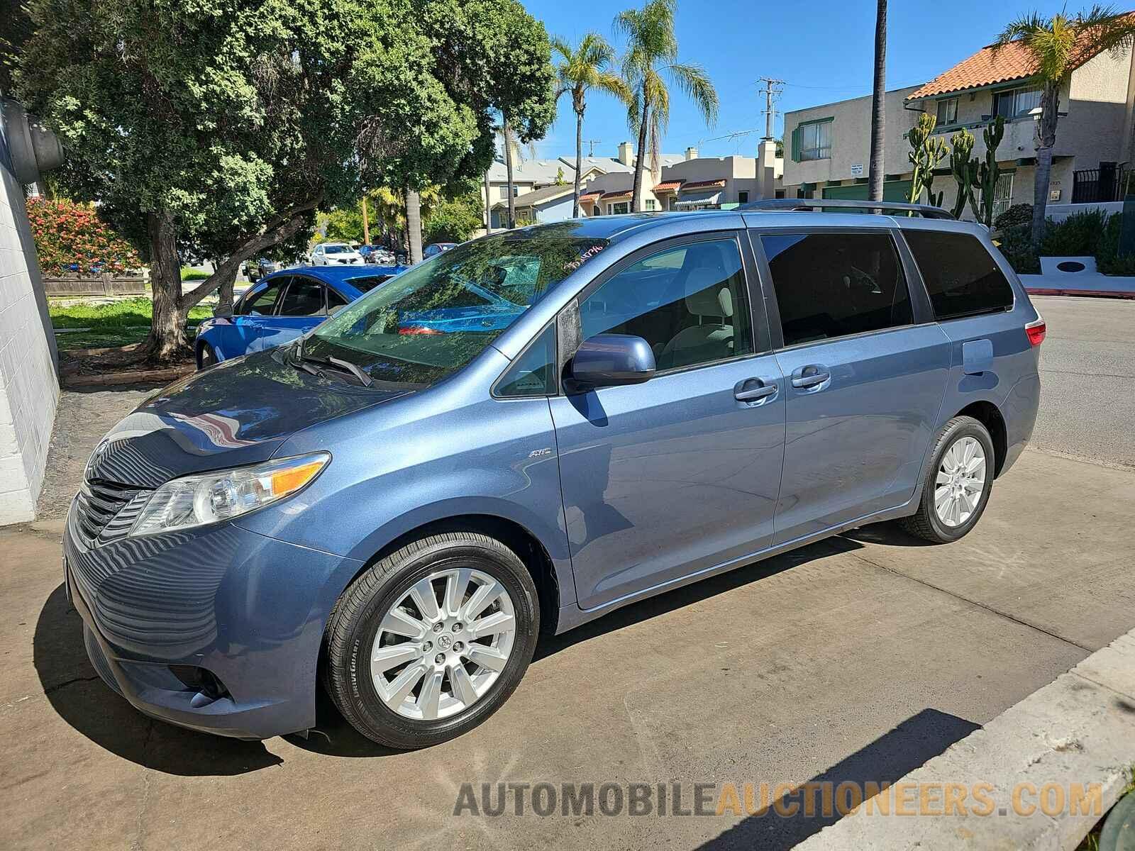 5TDJZ3DC8HS172785 Toyota Sienna LE 2017