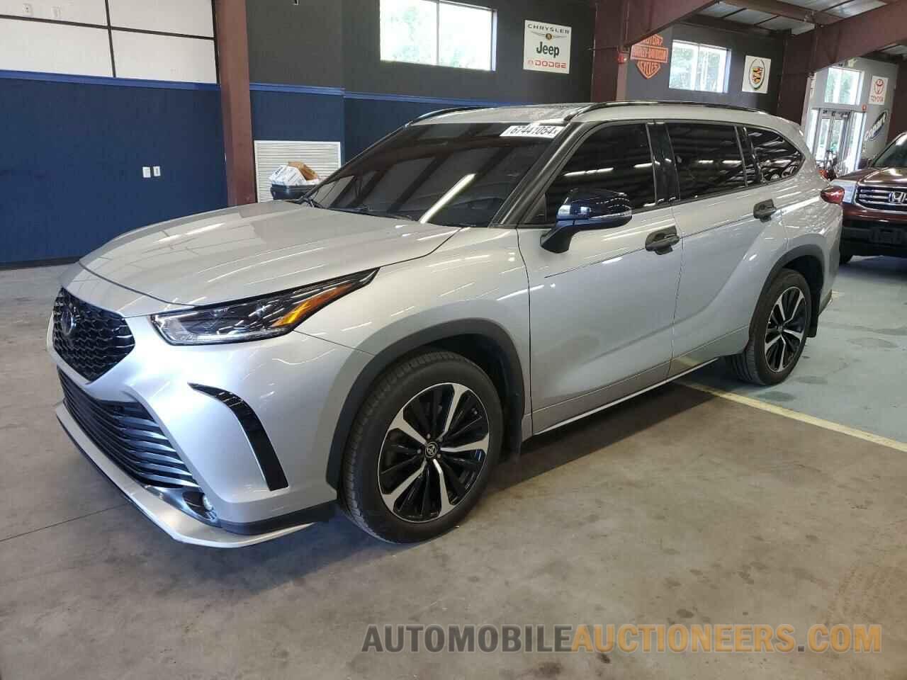 5TDJZRBH5NS190495 TOYOTA HIGHLANDER 2022