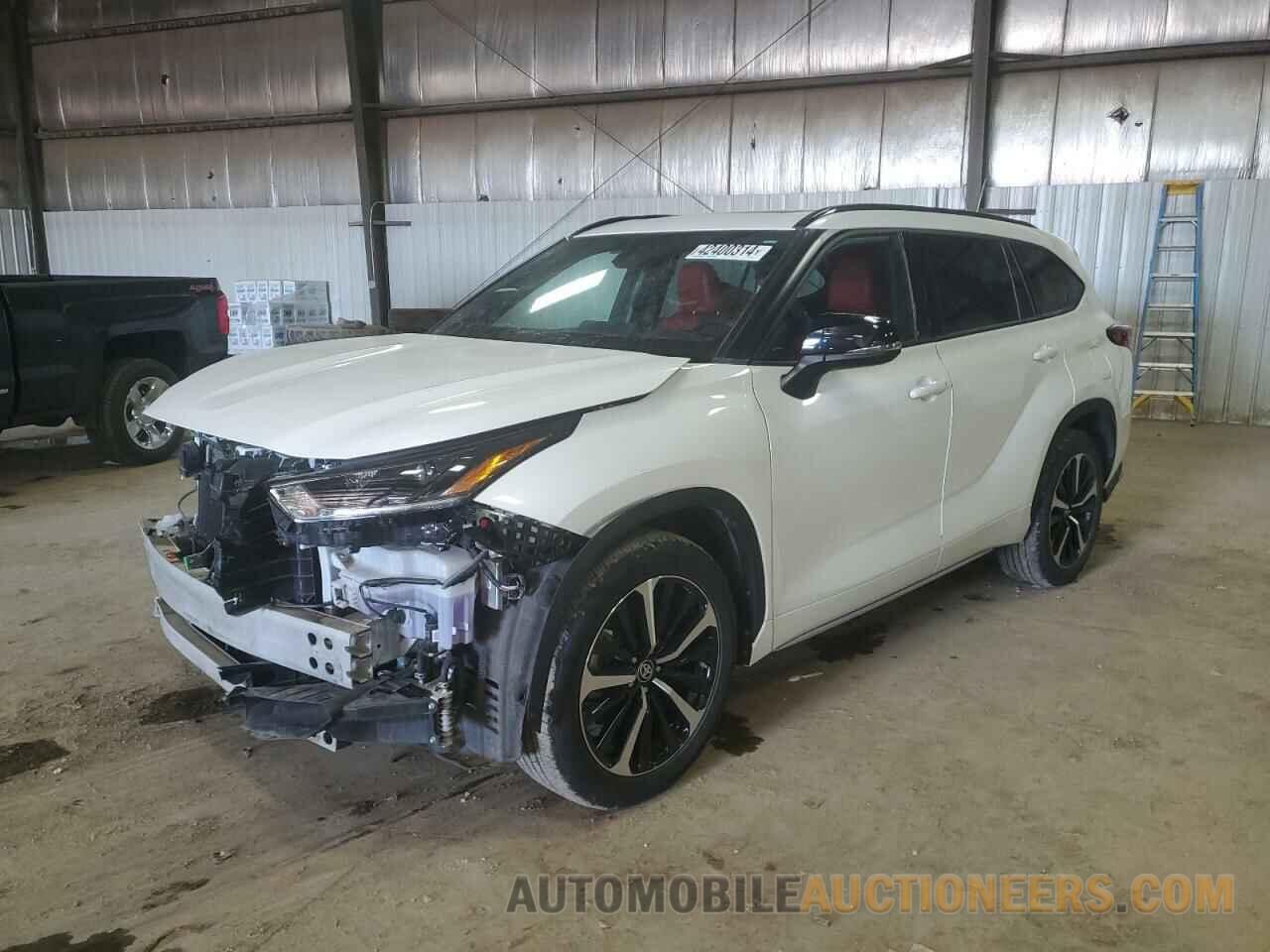 5TDJZRBH8MS068132 TOYOTA HIGHLANDER 2021