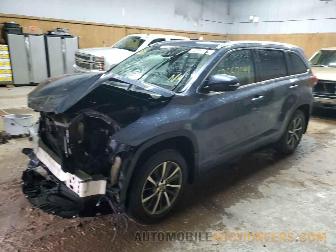 5TDJZRFH0JS494953 TOYOTA HIGHLANDER 2018