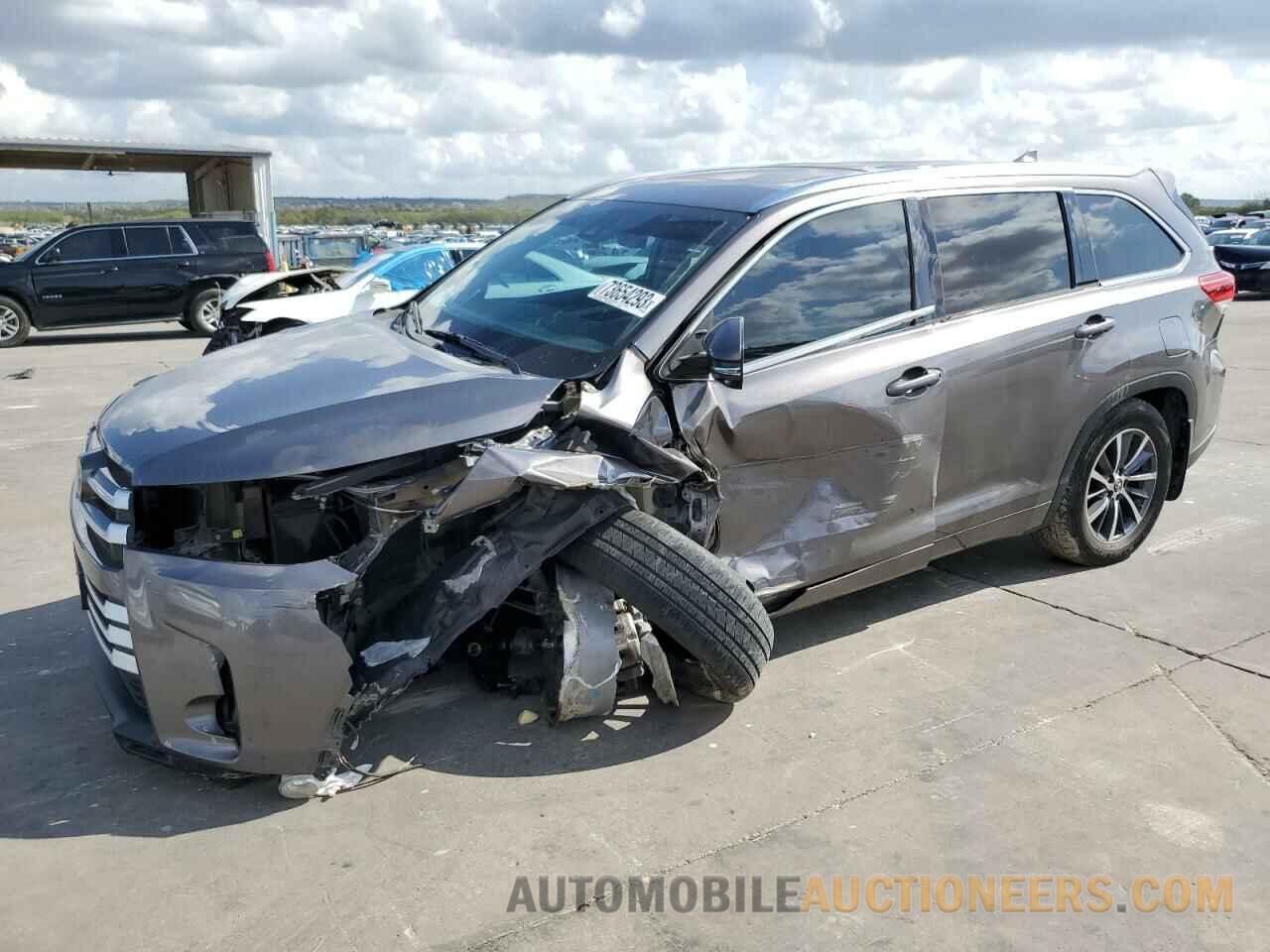 5TDJZRFH0JS523531 TOYOTA HIGHLANDER 2018