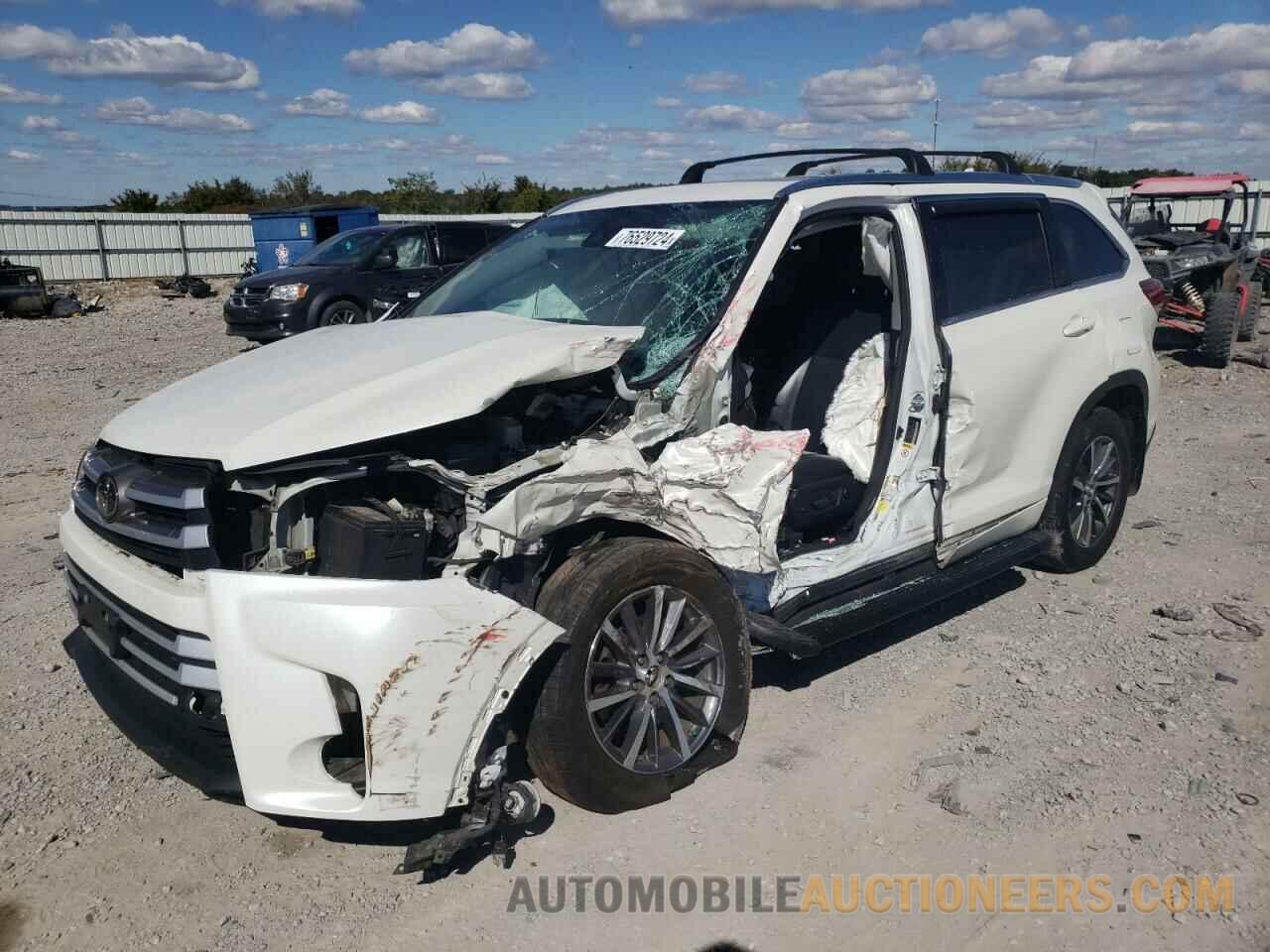 5TDJZRFH0JS528826 TOYOTA HIGHLANDER 2018