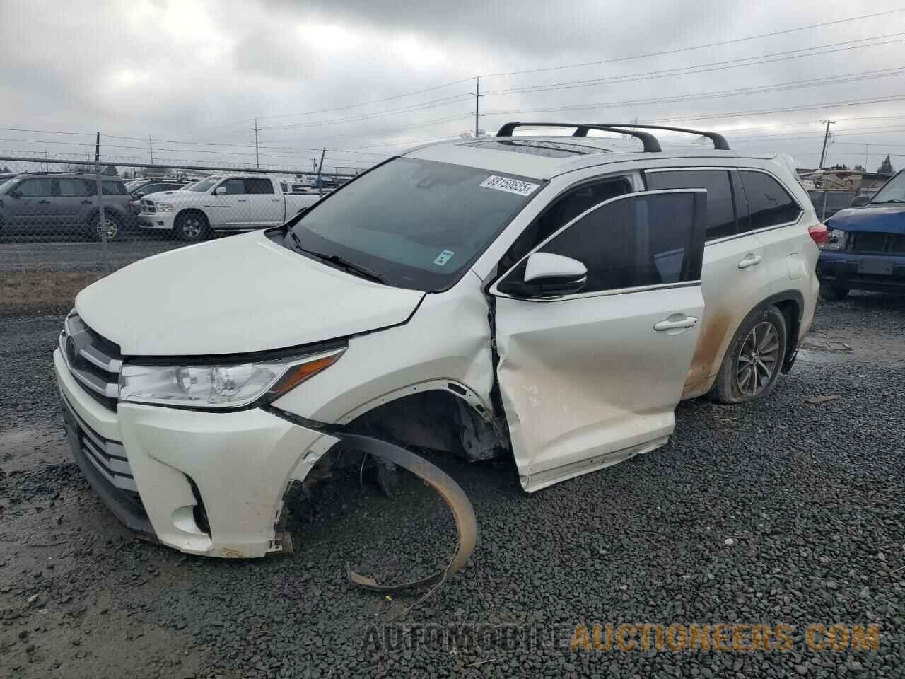 5TDJZRFH0JS560210 TOYOTA HIGHLANDER 2018