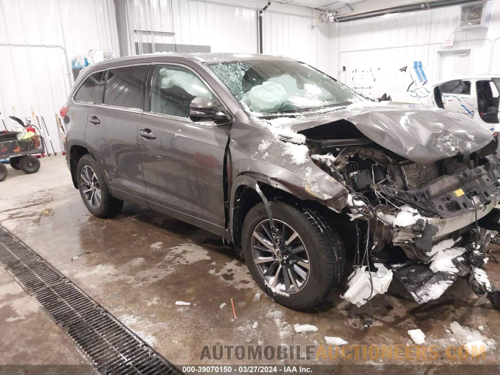 5TDJZRFH0JS560983 TOYOTA HIGHLANDER 2018