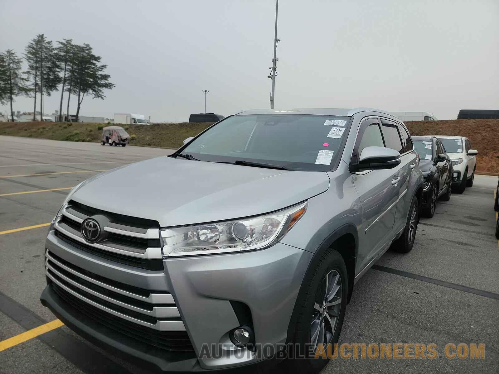 5TDJZRFH0JS825112 Toyota Highlander 2018