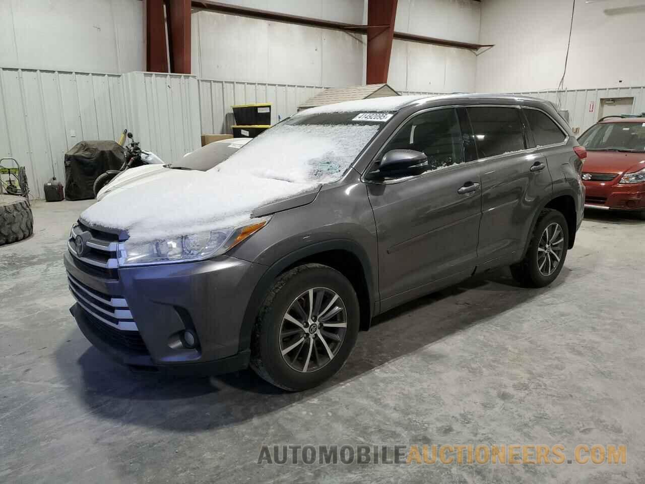 5TDJZRFH0JS878764 TOYOTA HIGHLANDER 2018