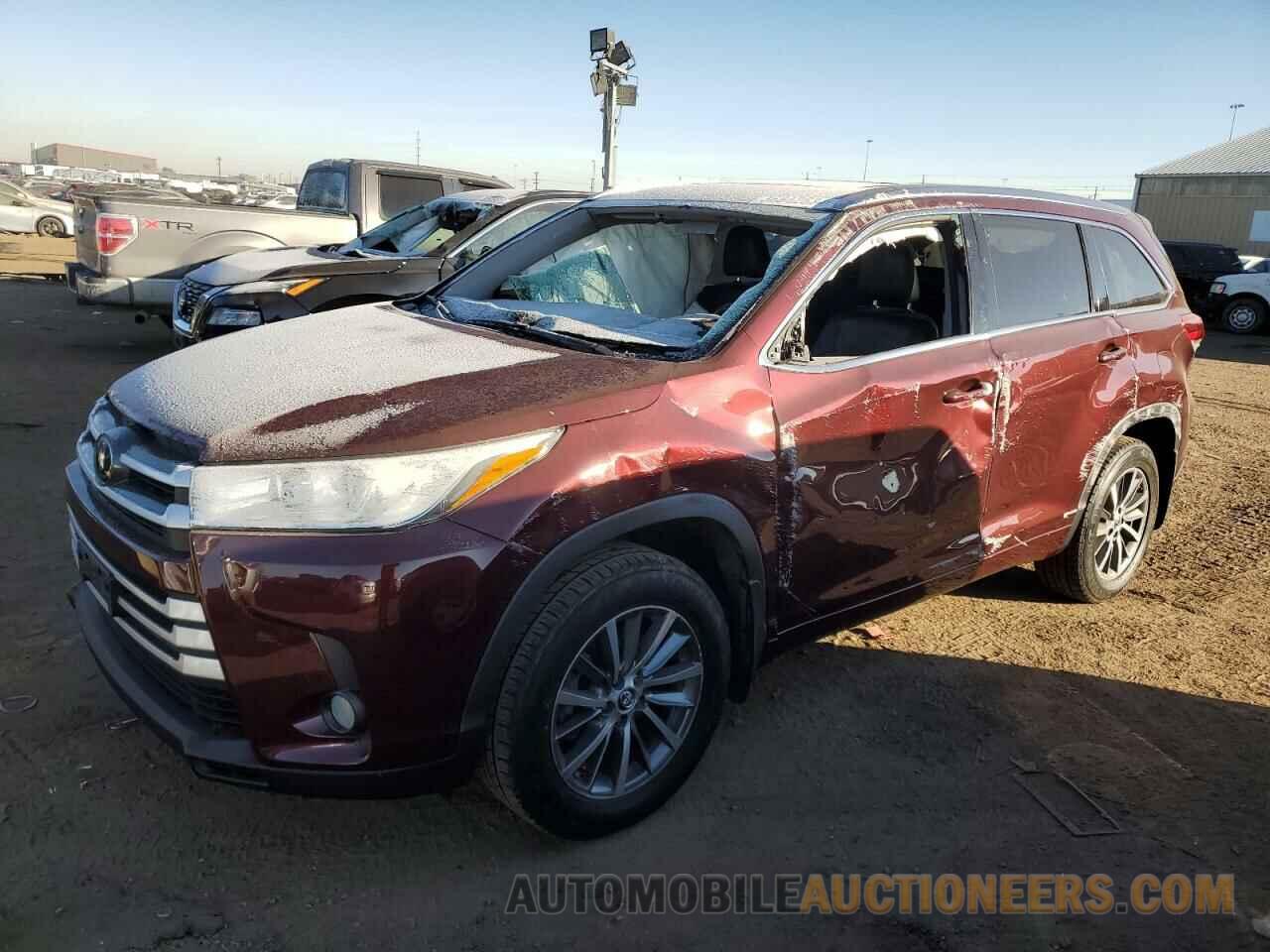 5TDJZRFH0JS887755 TOYOTA HIGHLANDER 2018