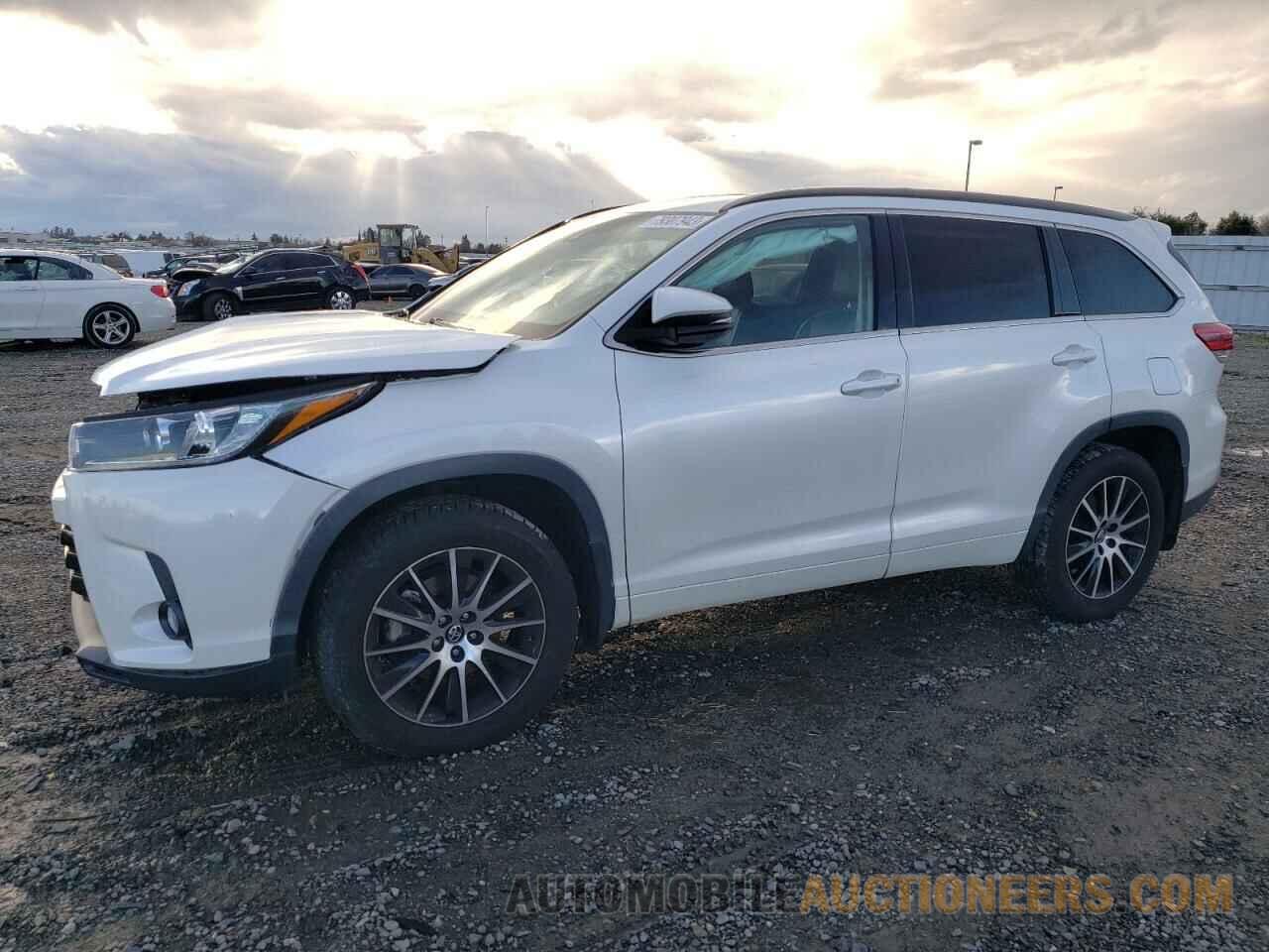 5TDJZRFH1HS472034 TOYOTA HIGHLANDER 2017