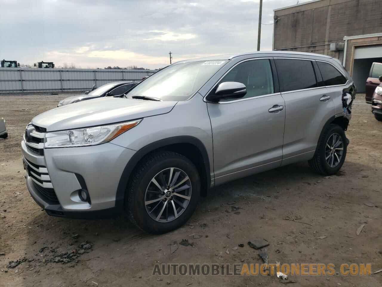 5TDJZRFH1JS806102 TOYOTA HIGHLANDER 2018