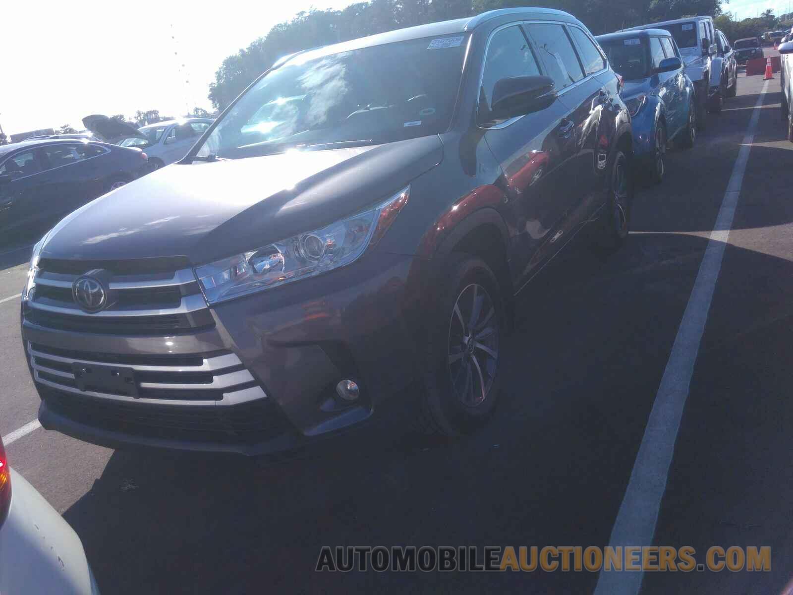 5TDJZRFH1JS858622 Toyota Highlander 2018