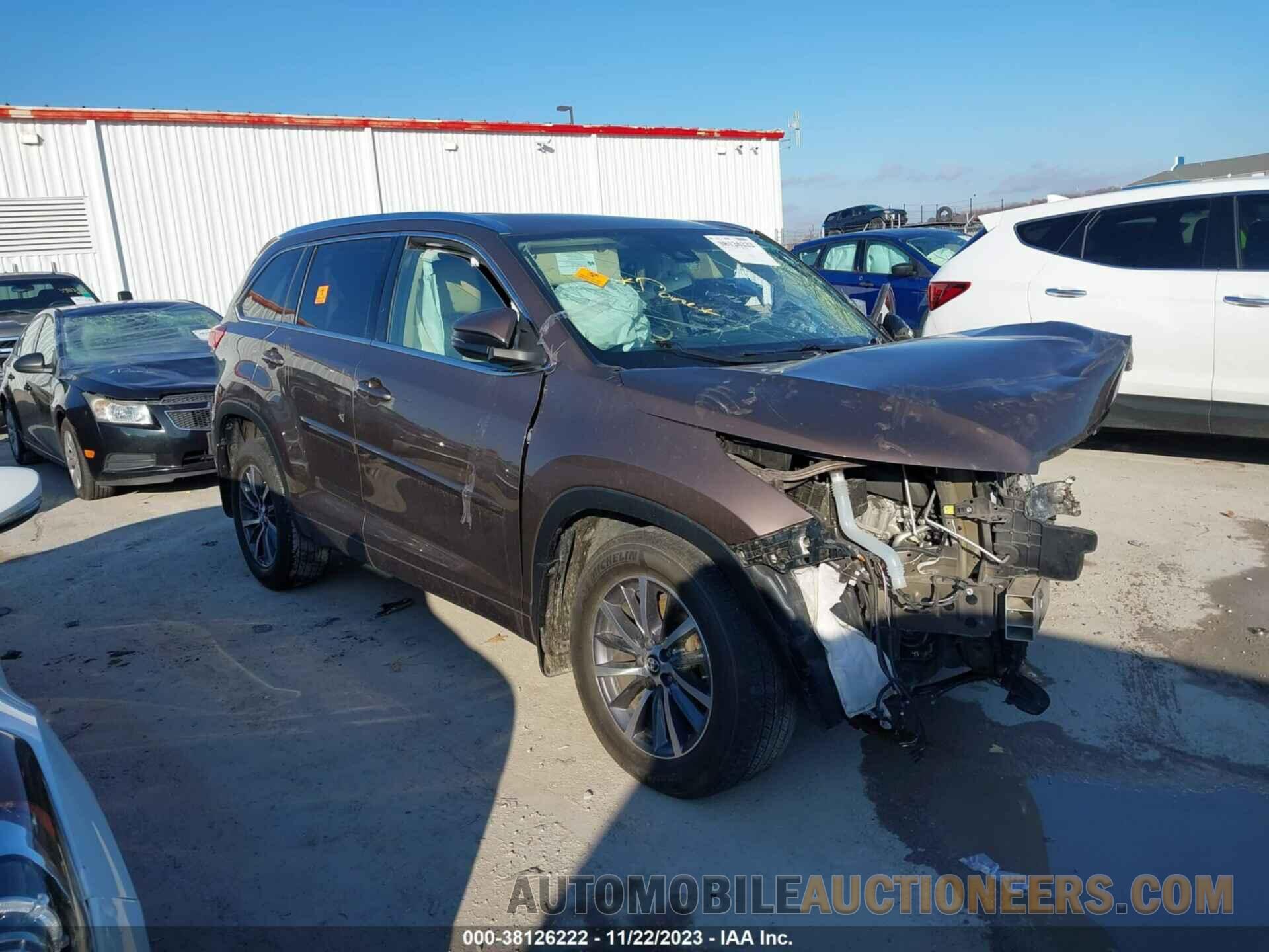 5TDJZRFH1JS886985 TOYOTA HIGHLANDER 2018