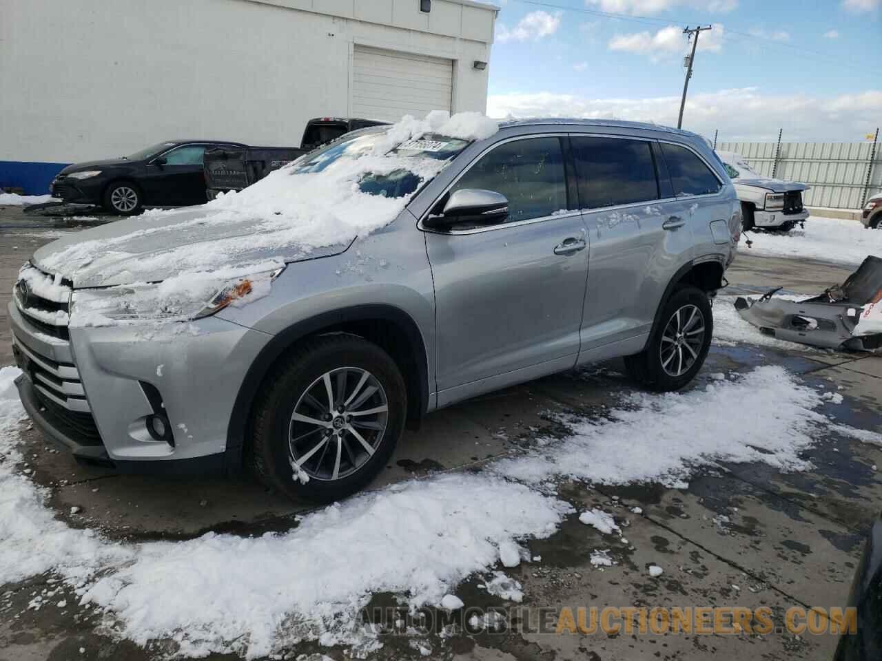 5TDJZRFH2HS446915 TOYOTA HIGHLANDER 2017