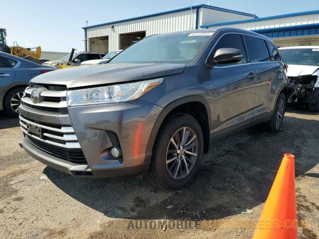 5TDJZRFH2JS490970 TOYOTA HIGHLANDER 2018