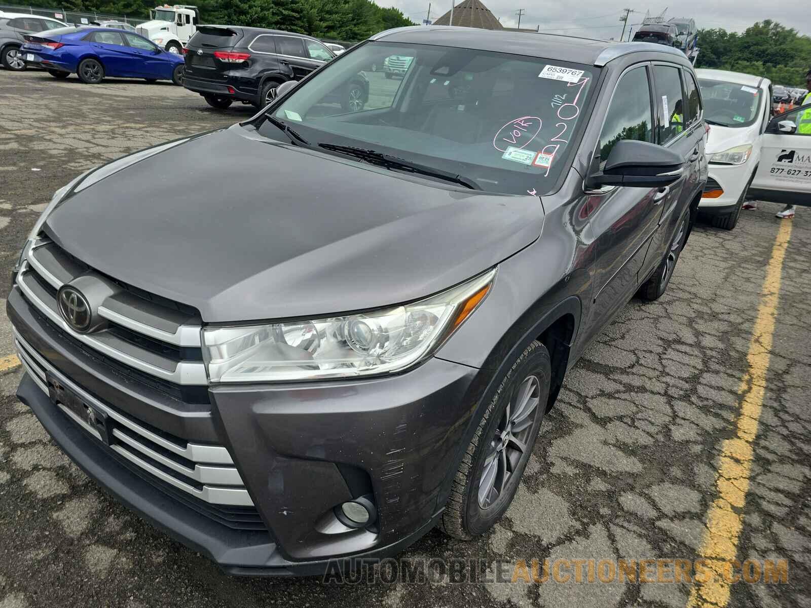 5TDJZRFH2JS549029 Toyota Highlander 2018