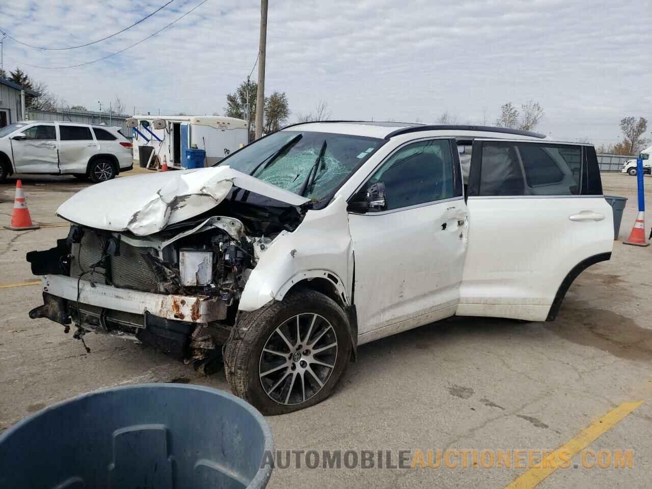 5TDJZRFH2JS817562 TOYOTA HIGHLANDER 2018