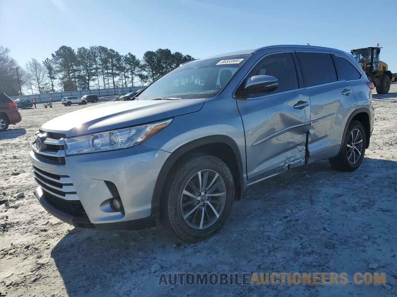 5TDJZRFH2JS817576 TOYOTA HIGHLANDER 2018