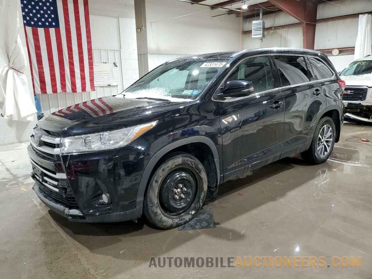 5TDJZRFH2JS885764 TOYOTA HIGHLANDER 2018