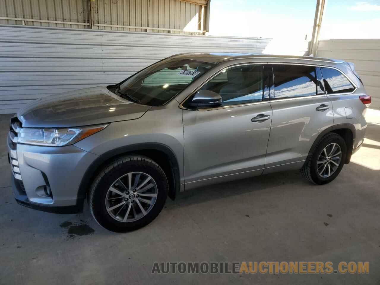 5TDJZRFH2JS900795 TOYOTA HIGHLANDER 2018