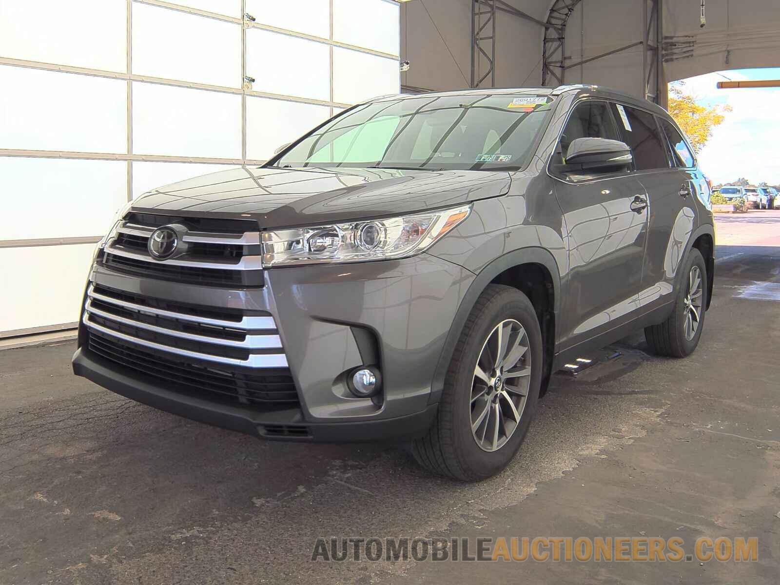 5TDJZRFH2KS588284 Toyota Highlander 2019