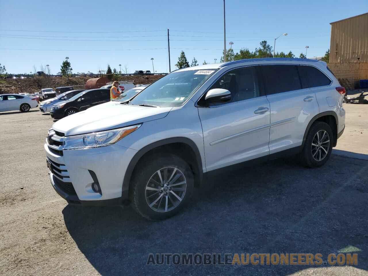 5TDJZRFH2KS930042 TOYOTA HIGHLANDER 2019