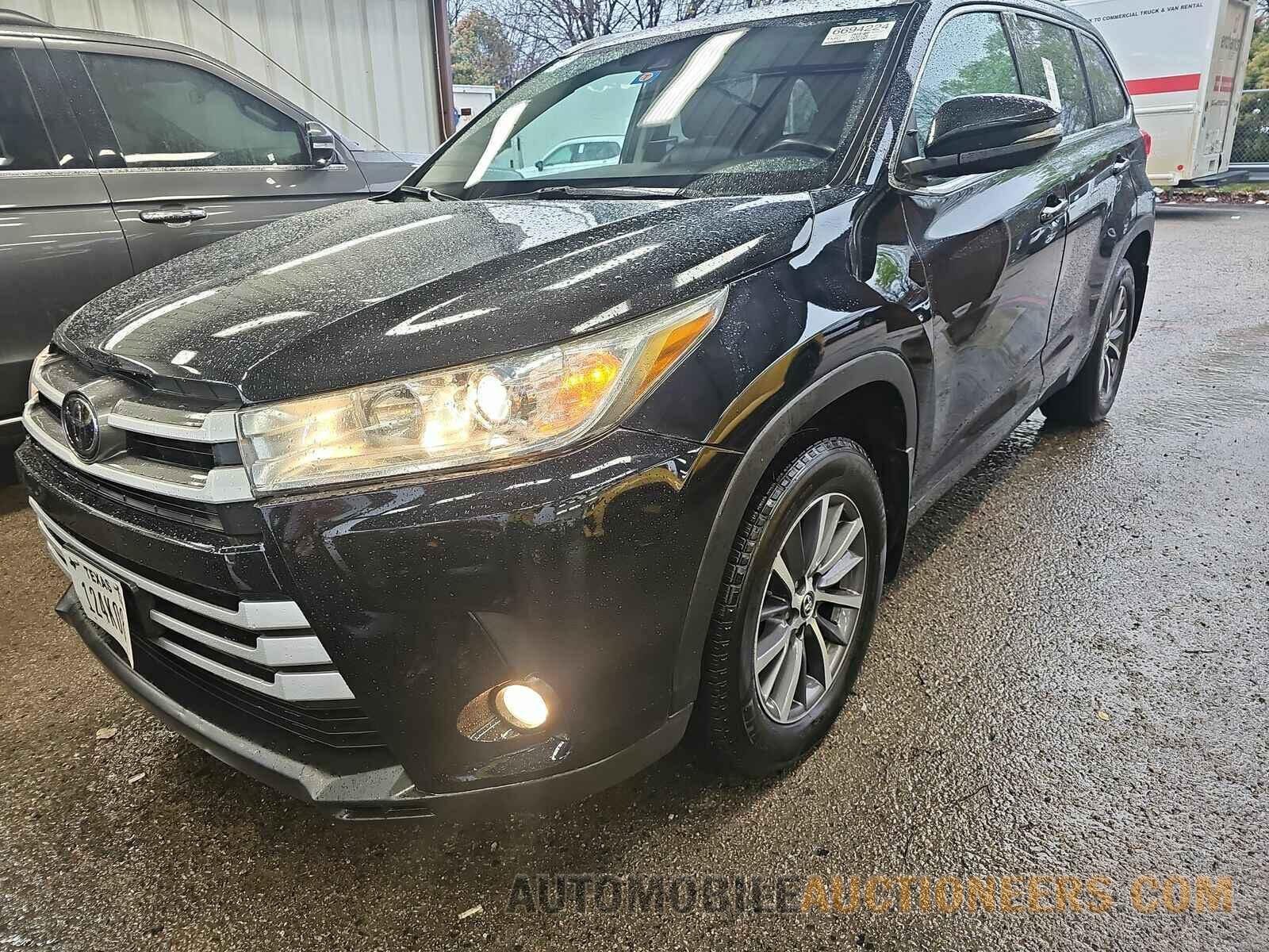 5TDJZRFH3JS533163 Toyota Highlander 2018