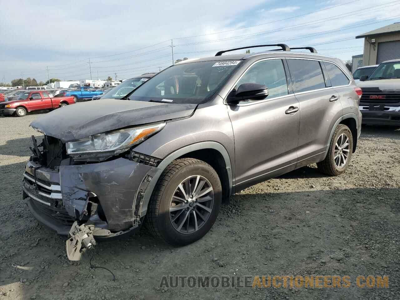 5TDJZRFH3JS538010 TOYOTA HIGHLANDER 2018