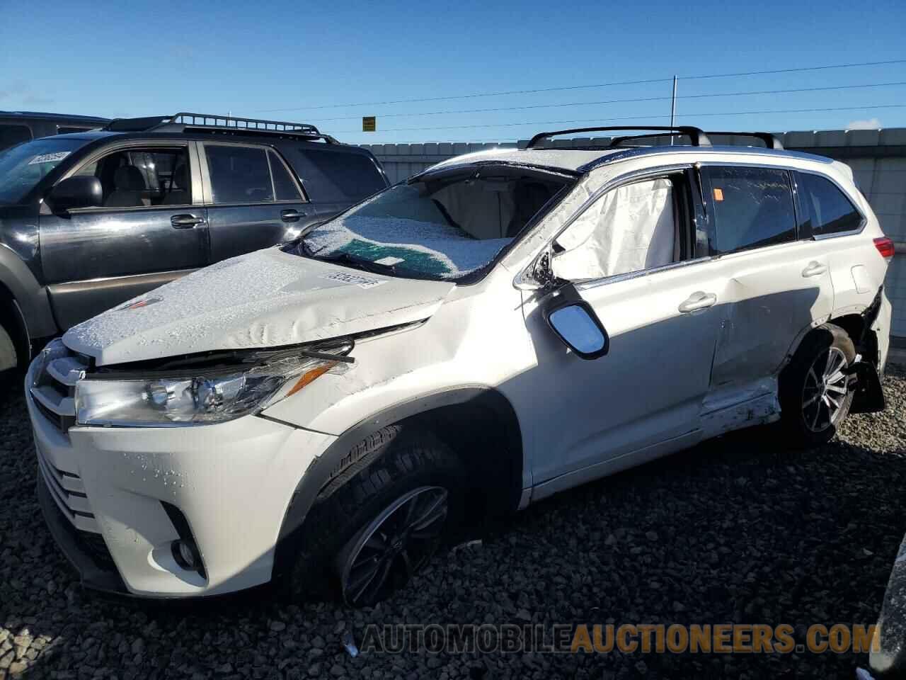 5TDJZRFH3JS554627 TOYOTA HIGHLANDER 2018