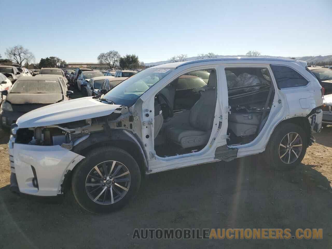 5TDJZRFH3JS811382 TOYOTA HIGHLANDER 2018