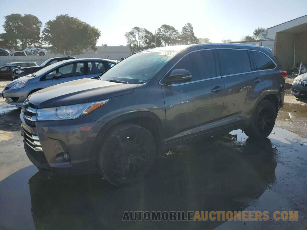 5TDJZRFH3JS846813 TOYOTA HIGHLANDER 2018