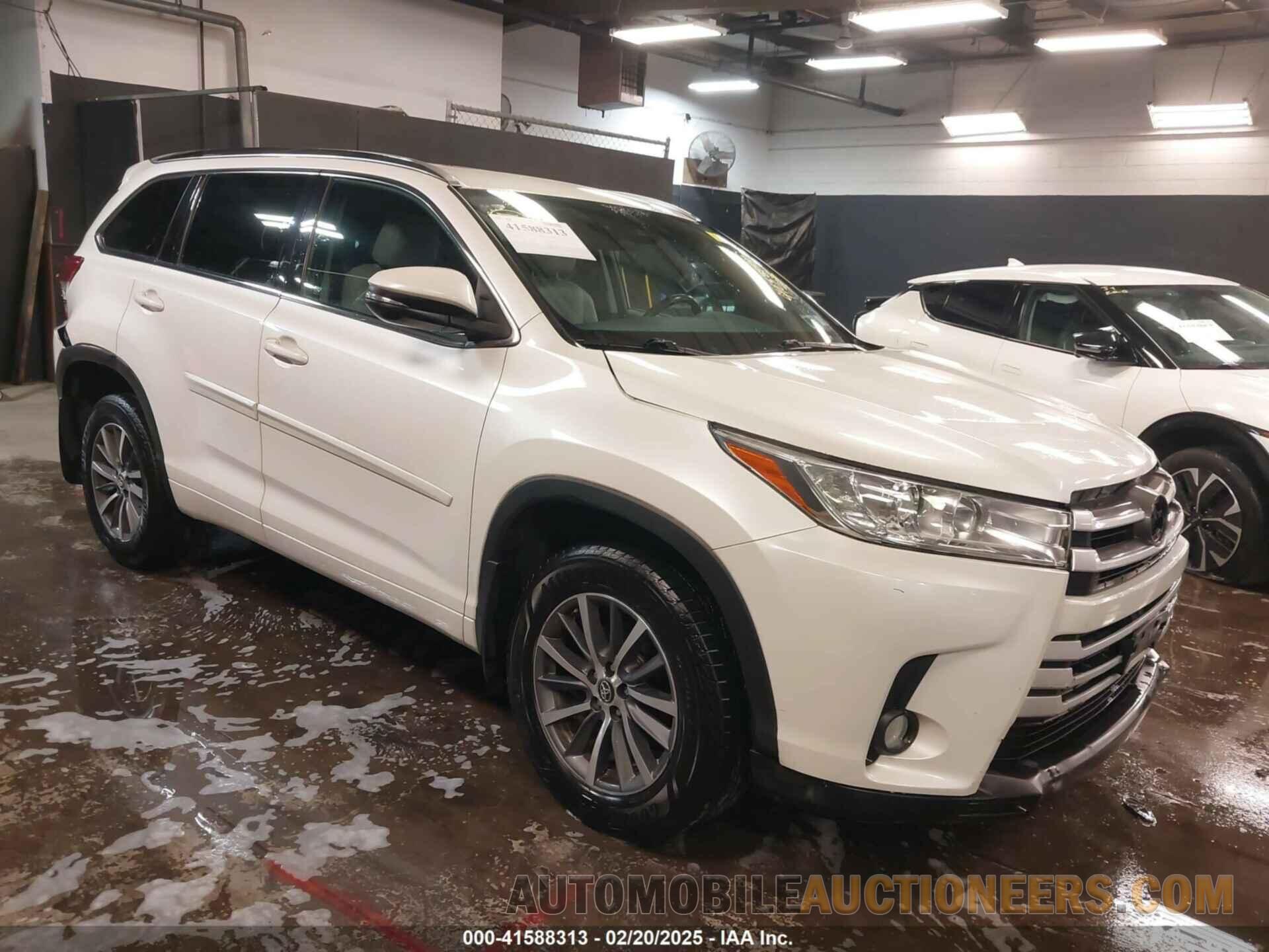 5TDJZRFH3JS878855 TOYOTA HIGHLANDER 2018