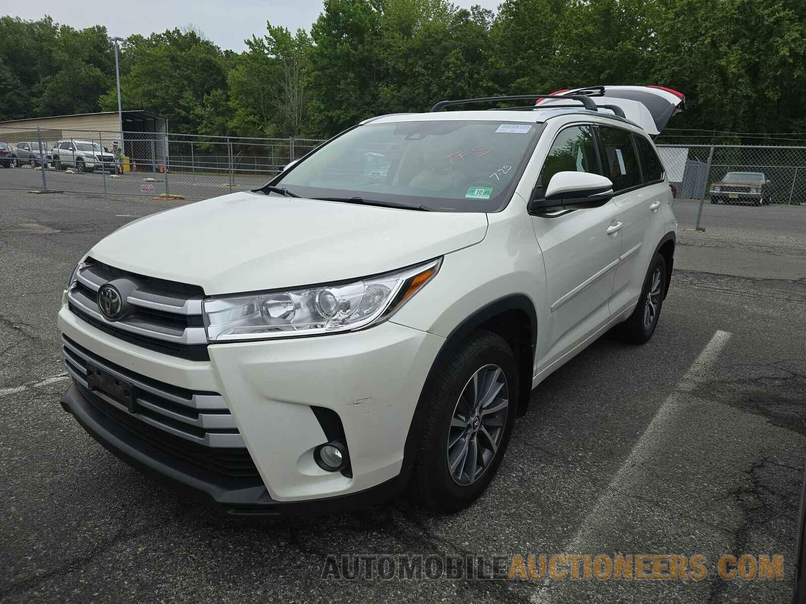 5TDJZRFH3JS885529 Toyota Highlander 2018