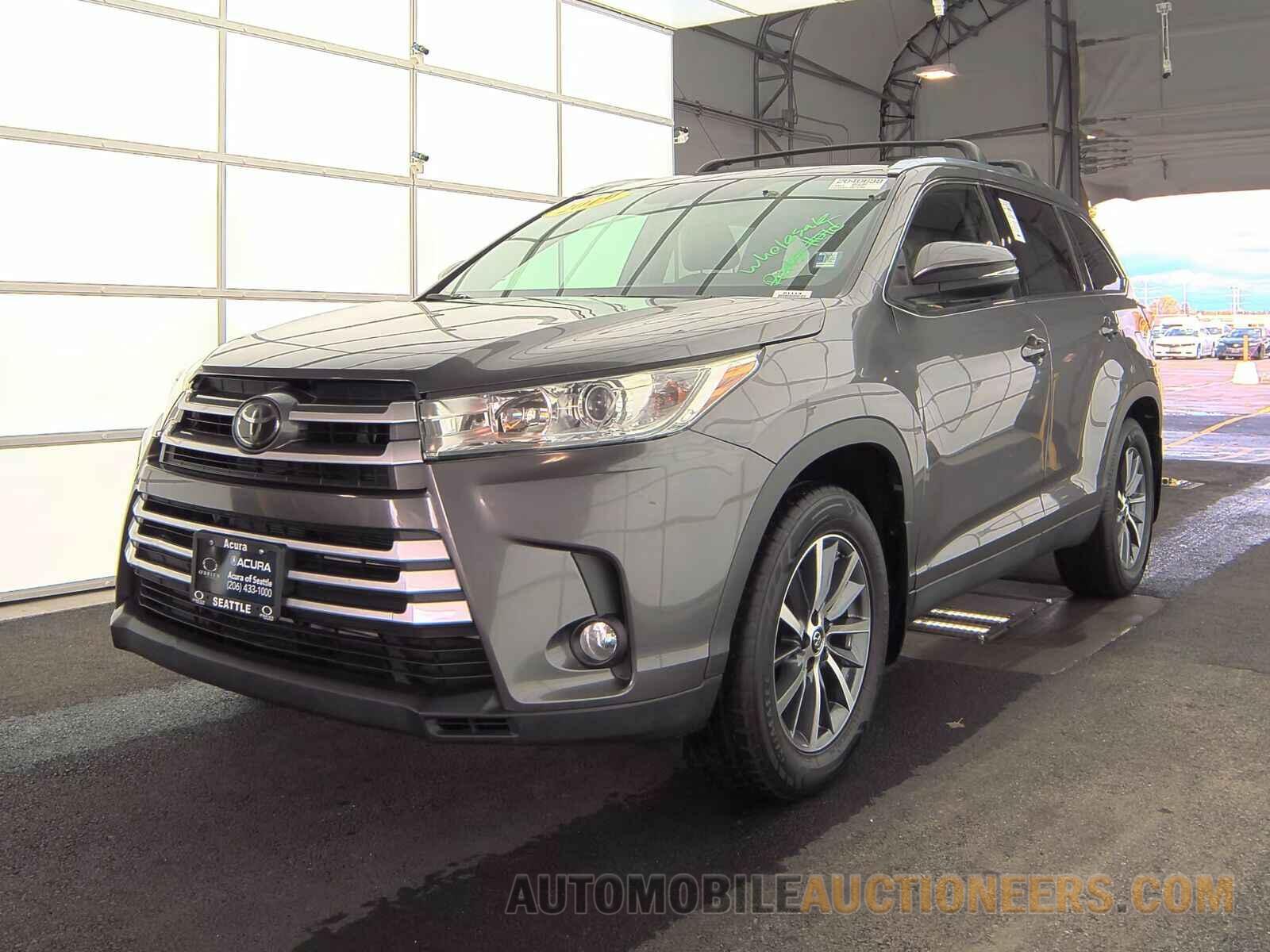 5TDJZRFH3KS563605 Toyota Highlander 2019